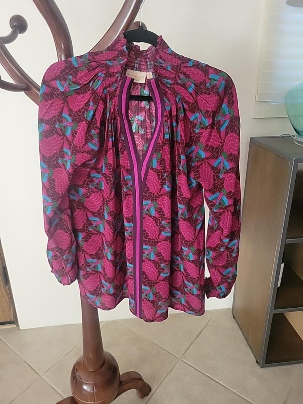 Rungolee Aspen Silk Floral Blouse Size S NWOT
